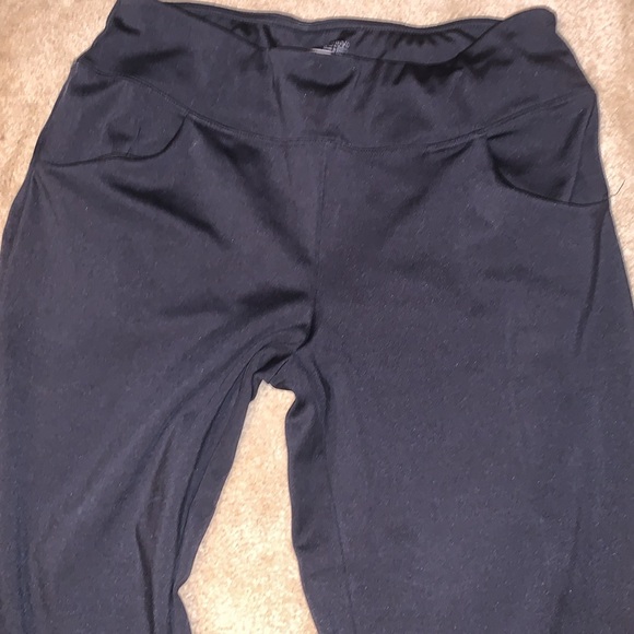 Yoga pants w/back pockets - Picture 3 of 6